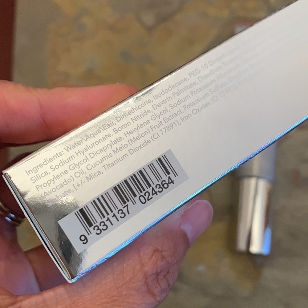 Becca Skin Love Weightless Blur Foundation Driftwood - Picture 3 of 5
